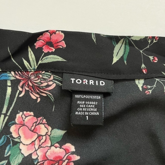 Torrid Floral Print Georgette Tie Neck Blouse Size 1 - Picture 5 of 7